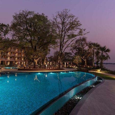 Radisson Blu Mosi-Oa-Tunya Livingstone Resort エクステリア 写真