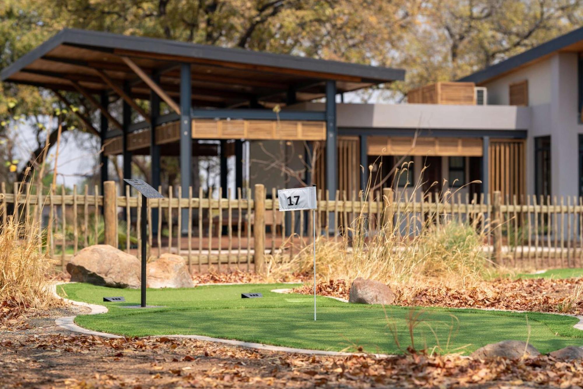 Radisson Blu Mosi-Oa-Tunya Livingstone Resort エクステリア 写真