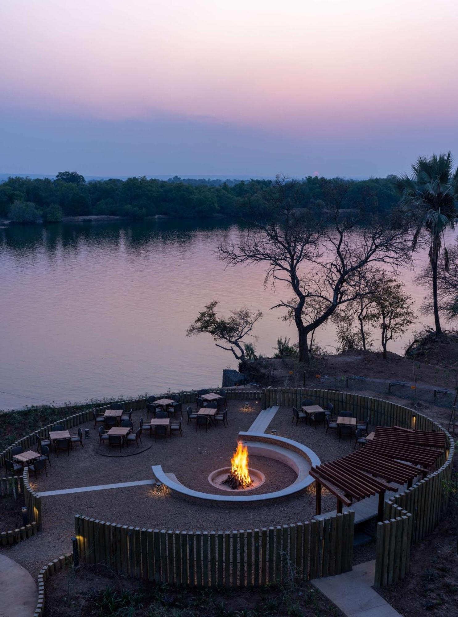 Radisson Blu Mosi-Oa-Tunya Livingstone Resort エクステリア 写真