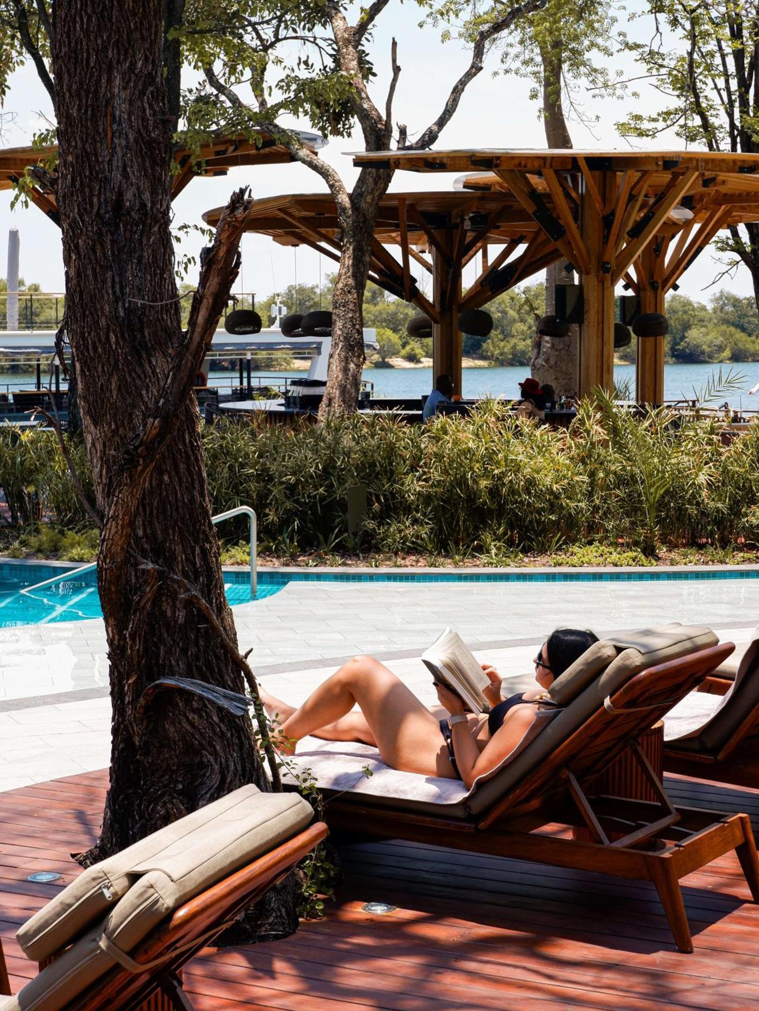 Radisson Blu Mosi-Oa-Tunya Livingstone Resort エクステリア 写真